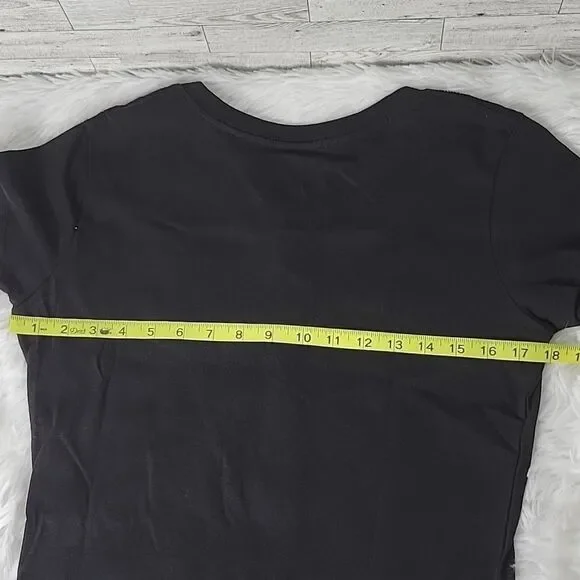 St. Patrick's Day V-Neck T-Shirt Medium (8/10) - Picture 5 of 7